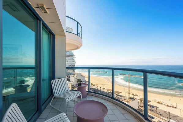 Apartment, 3 Bedrooms | Balcony