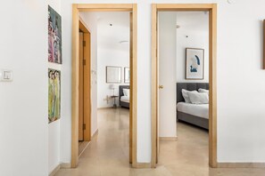 3 habitaciones, escritorio y cortinas blackout 