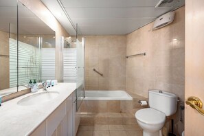 Apartment, 3 Bedrooms | Bathroom