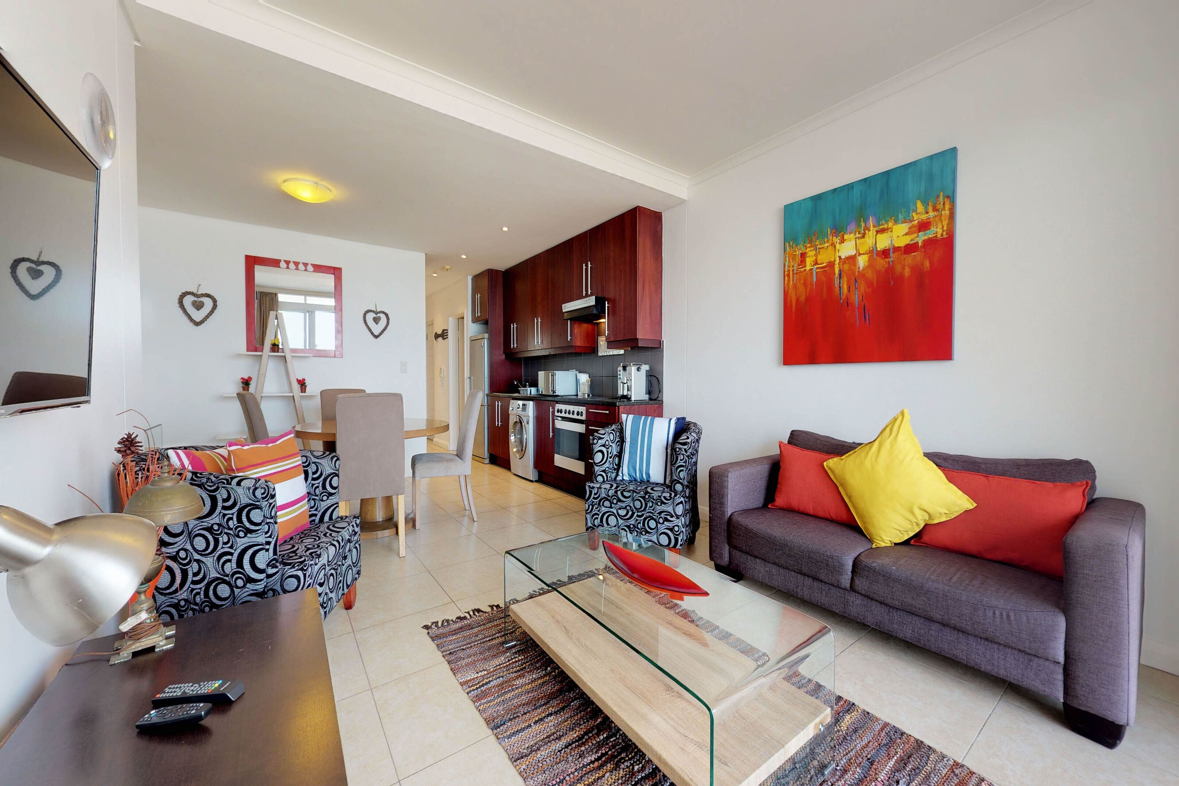 Apartemen Basic | Area keluarga | Televisi plasma 32-inci dengan saluran TV satelit dan TV