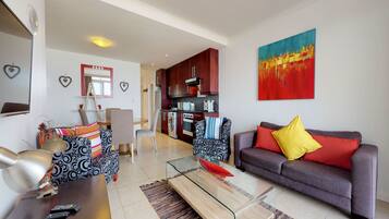 Apartemen Basic | Area keluarga | Televisi plasma 32-inci dengan saluran TV satelit dan TV