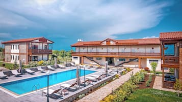 Select Comfort beds, minibar, iron/ironing board, free WiFi