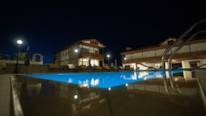 Piscine extérieure (ouverte en saison)