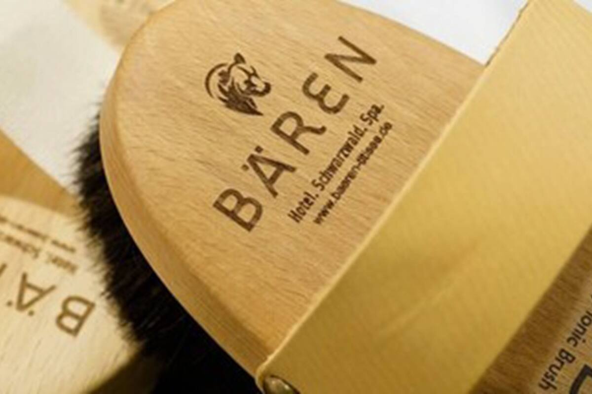 A wooden object with the text "Bären Hotel Schwarmwald, Spa."