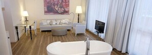 Suite junior, balcón | Tina profunda