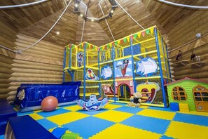 Children's play area - indoor - Country Club Luchy (Moscow)