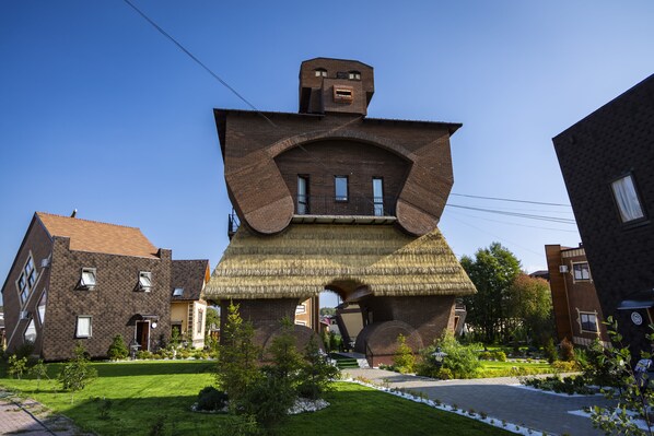 Front of property - Country Club Luchy (Moscow)