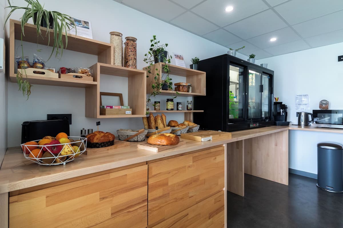 daily continental breakfast (eur 12 per person)