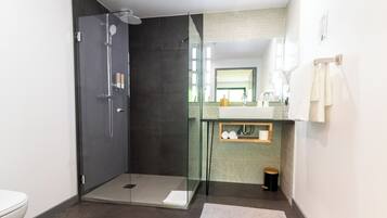 Standard Double Room | Bilik Mandi | Pancuran mandi, pengering rambut, tuala disediakan, sabun