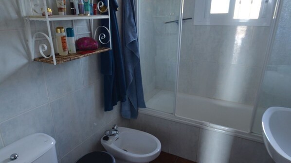 A bathroom with a toilet, bidet, and a shower area. - Cortijo Bellavista - RV112 Cómpeta by Ruralidays (Málaga)