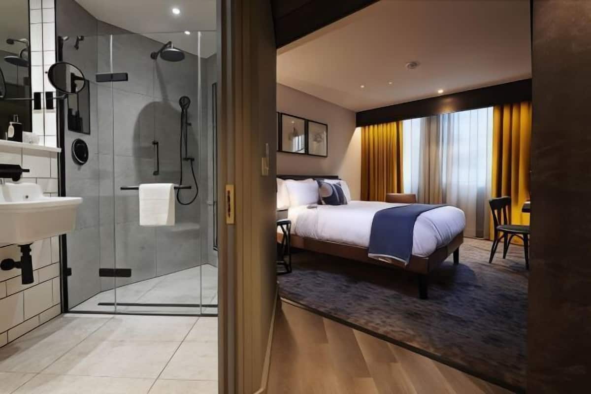 1 slaapkamer, een kluis op de kamer, individueel gedecoreerd