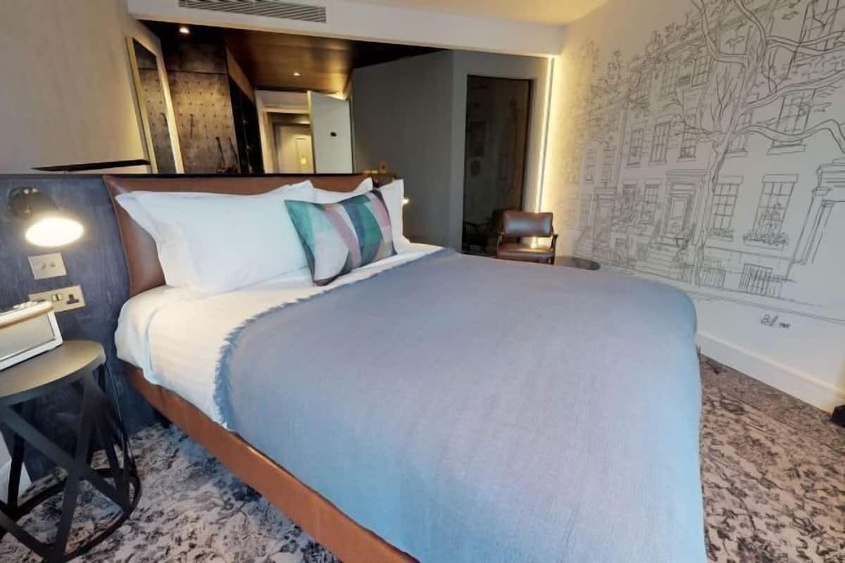 1 slaapkamer, een kluis op de kamer, individueel gedecoreerd