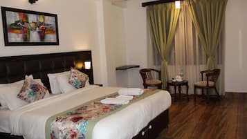 6 bedrooms, desk, laptop workspace, free WiFi