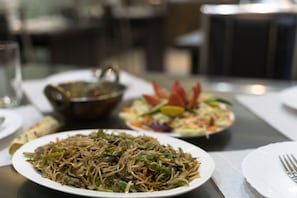 Alimentos y bebidas