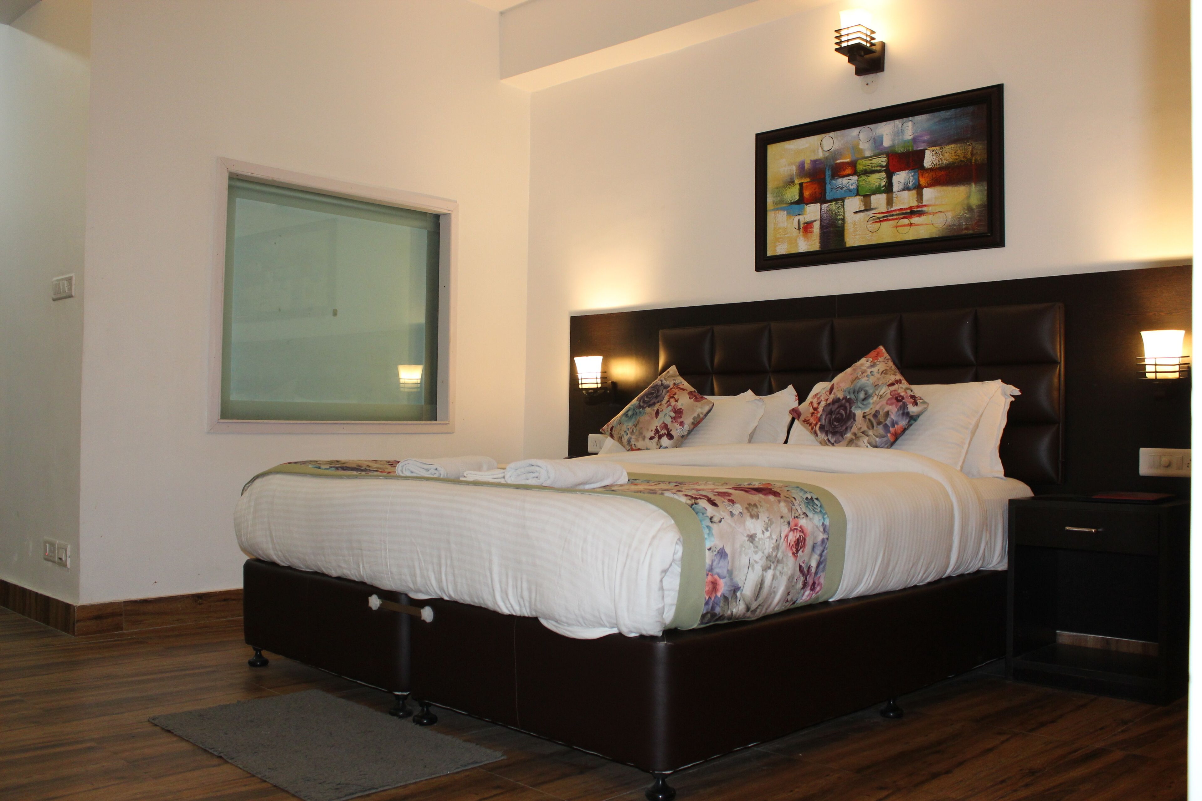 Desk, laptop workspace, free WiFi