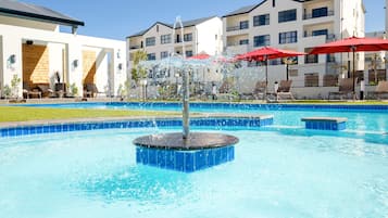Seasonal outdoor pool, pool umbrellas, sun loungers