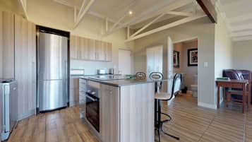 Comfort House, 2 Bedrooms | Private kitchen | Full-sized fridge, microwave, oven, dishwasher