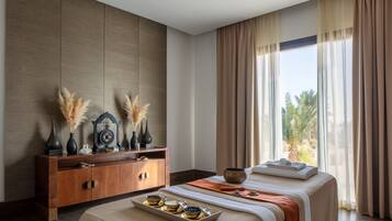 Couples treatment rooms, sauna, steam room, hot stone massages