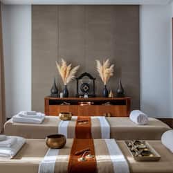 Couples treatment rooms, sauna, steam room, hot stone massages