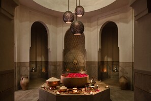 Couples treatment rooms, sauna, steam room, hot stone massages