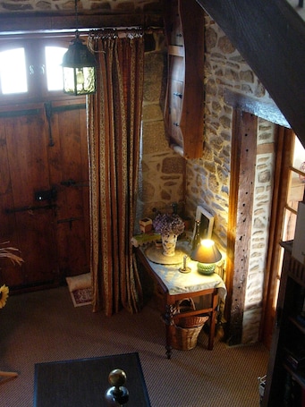 Interior entrance. Les gites du bourg