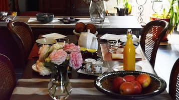 Free daily continental breakfast