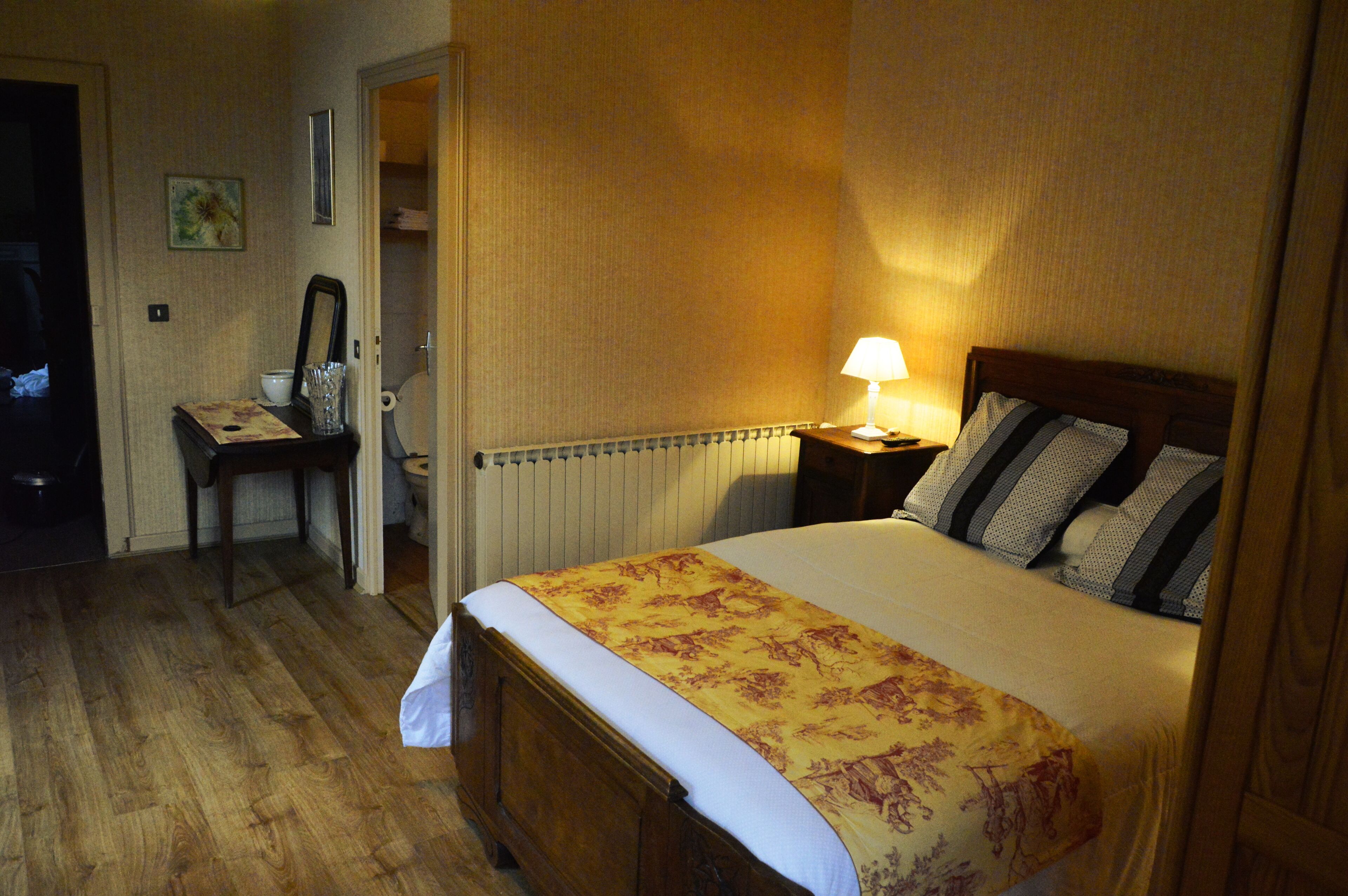 Deluxe Double Room | Desk, iron/ironing board, free cots/infant beds, free rollaway beds