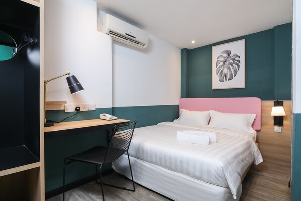 Superior Queen Suite | 1 bedroom, iron/ironing board, free WiFi, bed sheets - KLCC Chinatown Deluxe 2 Pax Suite (Kuala Lumpur)
