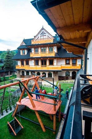 儿童活动区 - 室外