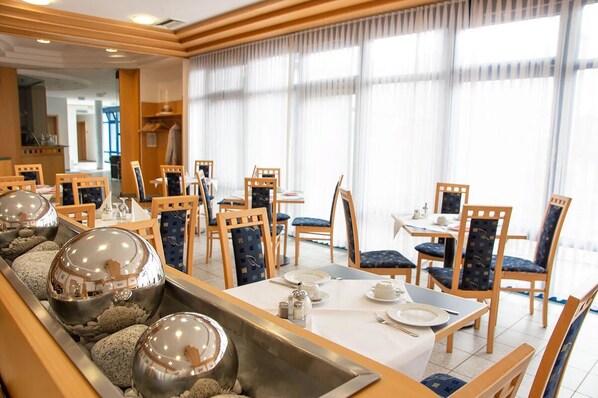Daily buffet breakfast (EUR 9.90 per person)