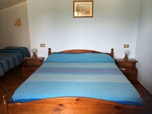 Comfort-Zimmer | Verdunkelungsvorhänge, kostenloses WLAN, Bettwäsche