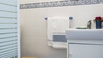 Apartment, 1 Bedroom | Bathroom | Shower, hair dryer, towels, soap