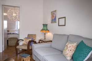 Apartment, 1 Bedroom | Ruang tamu | TV skrin rata 