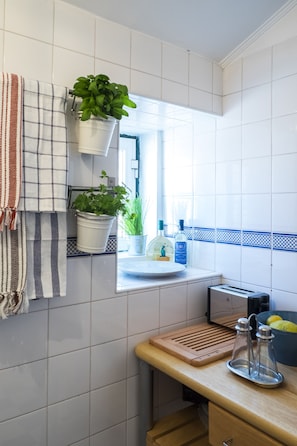 Apartamento, 1 quarto | Cozinha privada | Geladeira grande, micro-ondas, cooktop, máquina de café expresso