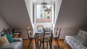 Apartament, 1 dormitori | Sala d'estar | Televisor de pantalla plana