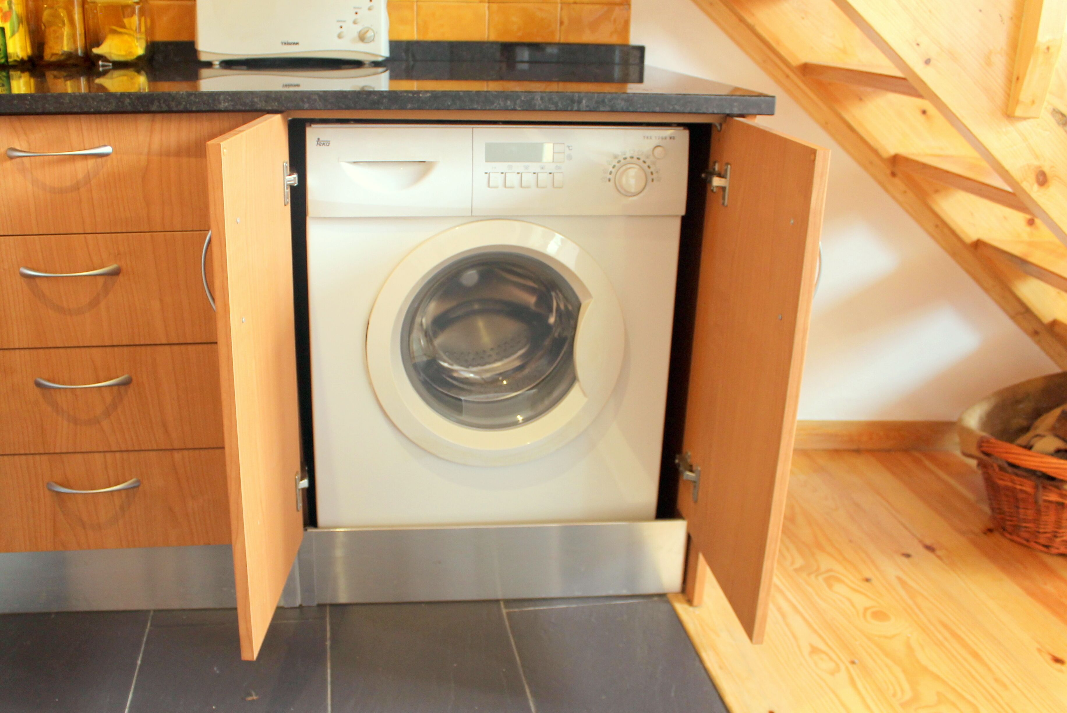 Apartment, 1 Bedroom | Private kitchen | Full-sized fridge, microwave, oven, stovetop