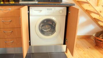Apartment, 1 Bedroom | Private kitchen | Full-sized fridge, microwave, oven, stovetop