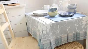 Apartment, 1 Bedroom | Private kitchen | Full-size fridge, microwave, oven, stovetop