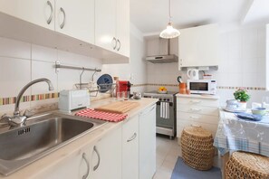 Apartment, 1 Schlafzimmer | Eigene Küche | Großer Kühlschrank, Mikrowelle, Ofen, Herdplatte