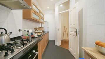 Apartment, 4 Bedrooms | Private kitchen | Full-size fridge, microwave, oven, stovetop