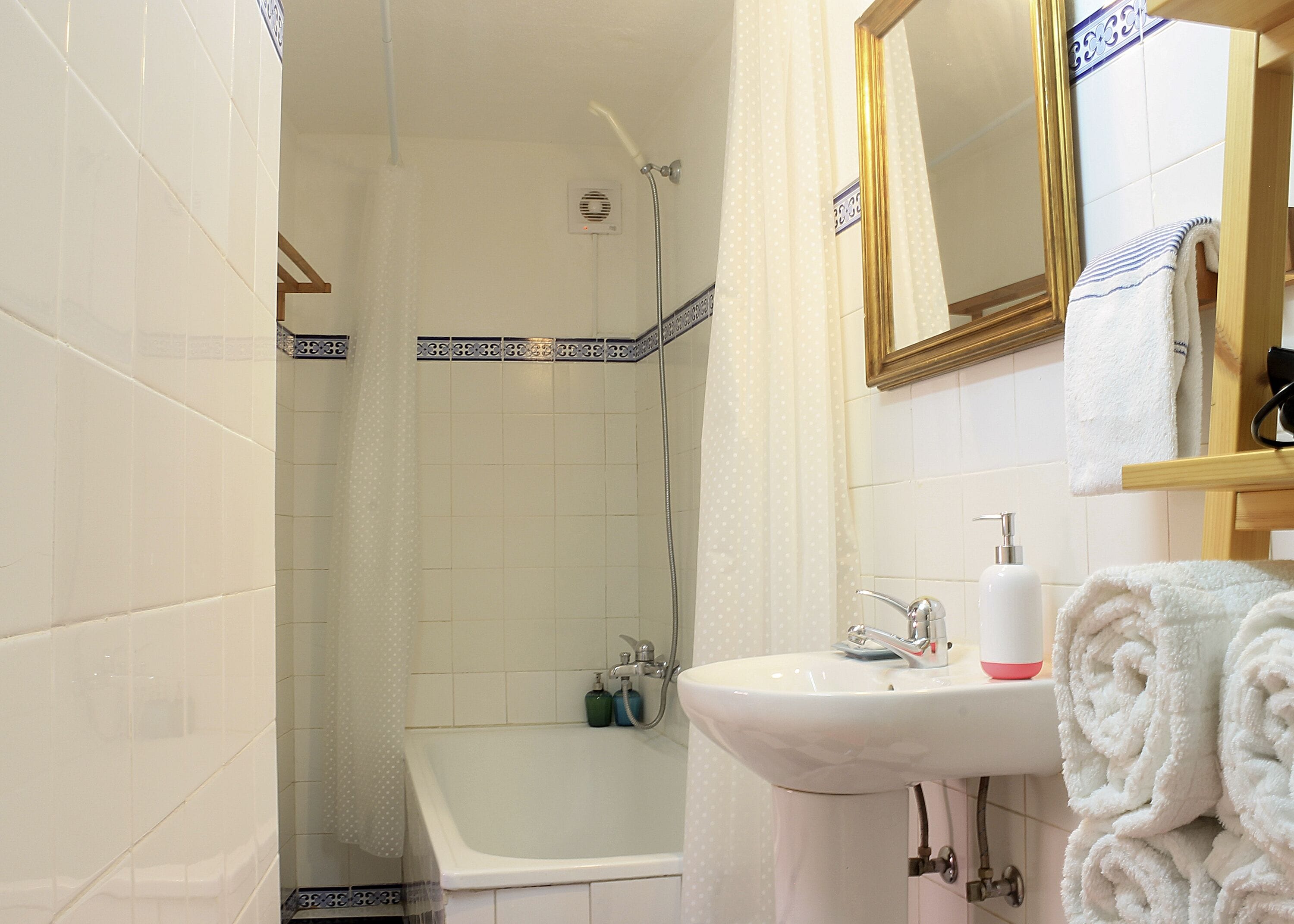 Apartment, 1 Bedroom | Bathroom | Bathtub, hair dryer, towels, soap