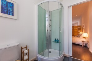 Apart Daire, 1 Yatak Odası | Banyo | Duş, saç kurutma makinesi, havlu, sabun 