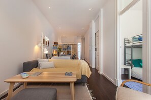 Departamento, 1 habitación | Área de sala de estar | Televisión de pantalla plana