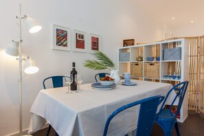 Flat-screen TV - Typical Light Filled Graça Apartment, By TimeCooler (Lisbon)