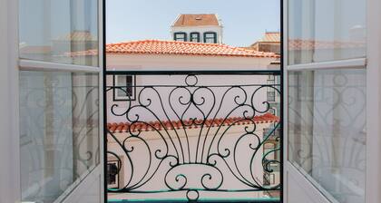 Alfama Sunny & Typical Apartment, By TimeCooler