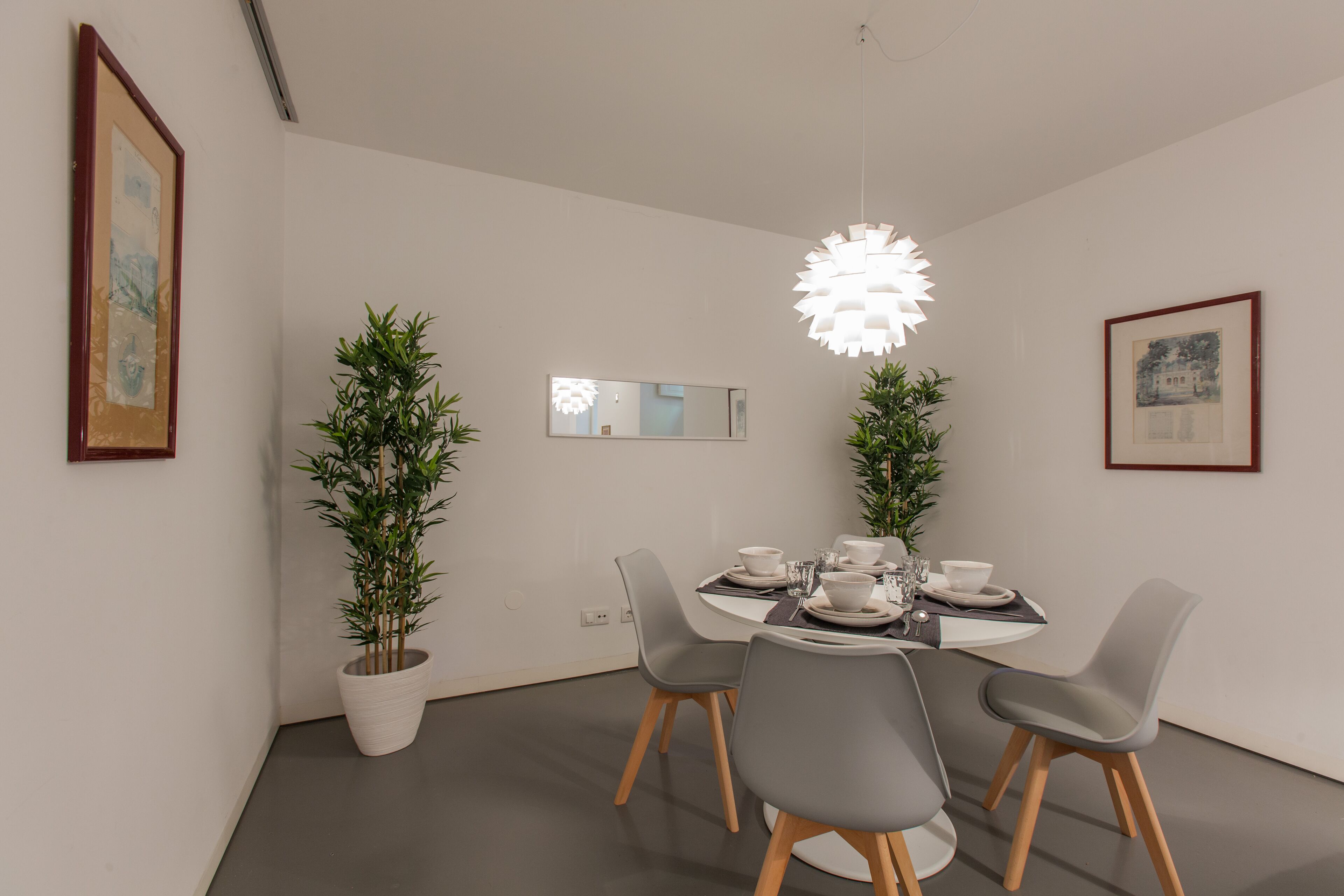 Departamento, 2 habitaciones | Área de sala de estar | Televisión de pantalla plana 