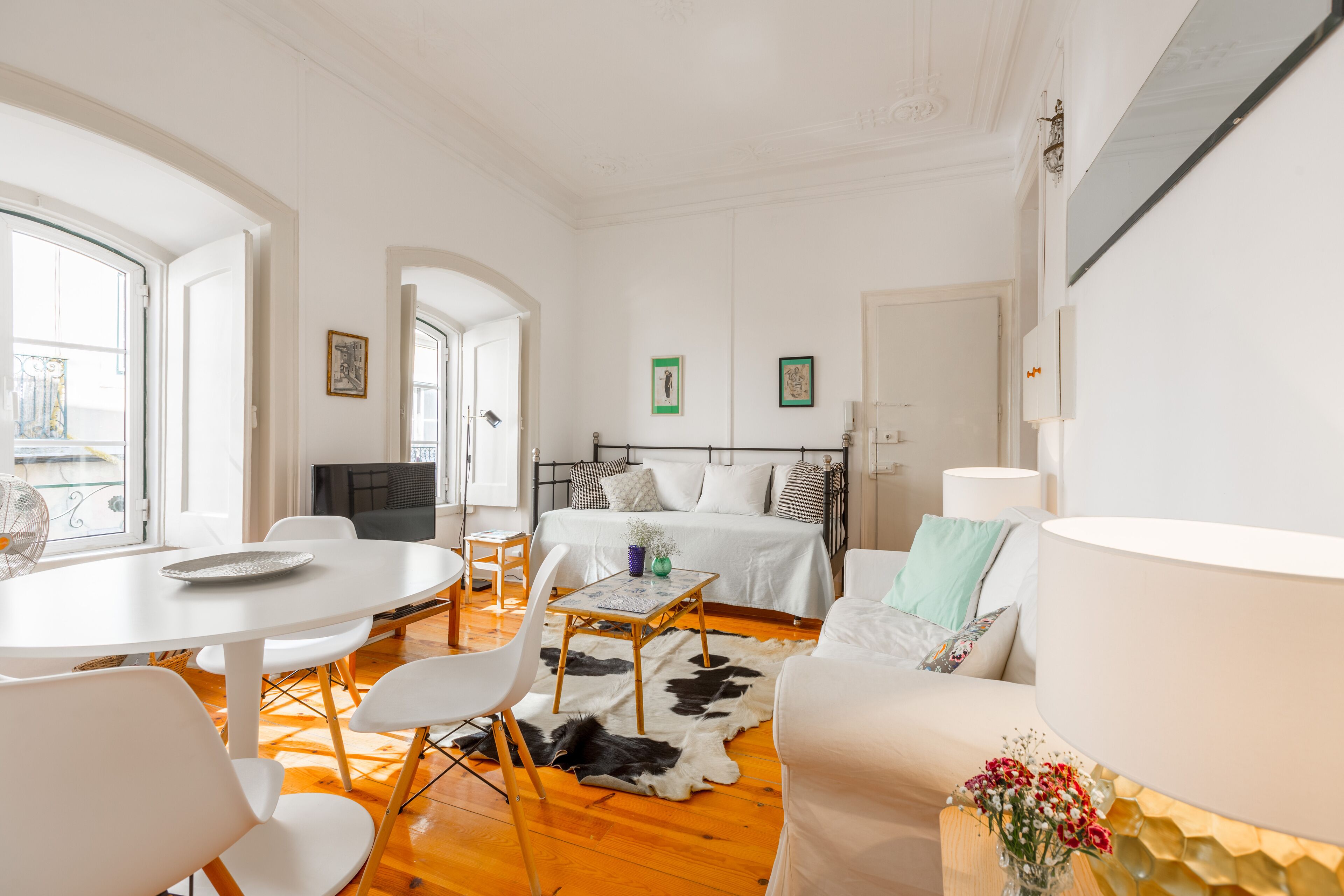 Appartement, 2 chambres | Aire de séjour | Téléviseur à écran plat