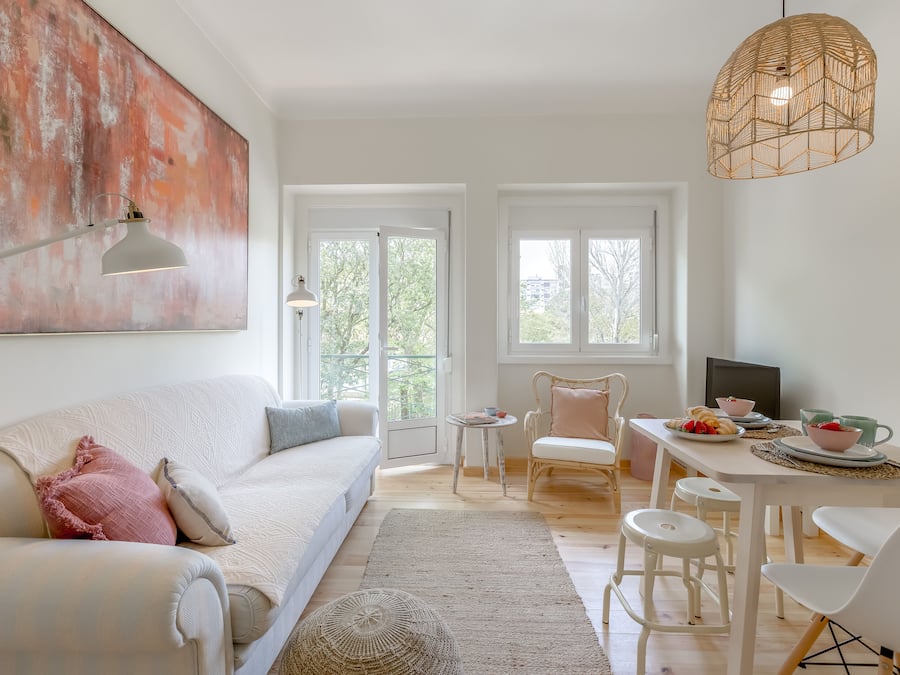 Apartamento, 2 habitaciones | Sala de estar | Una televisión de pantalla plana