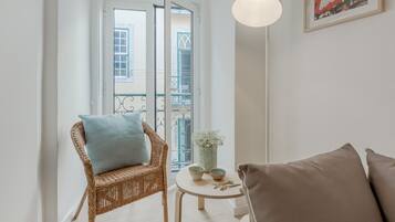 Apartment, 2 Schlafzimmer | Wohnbereich | Flachbildfernseher