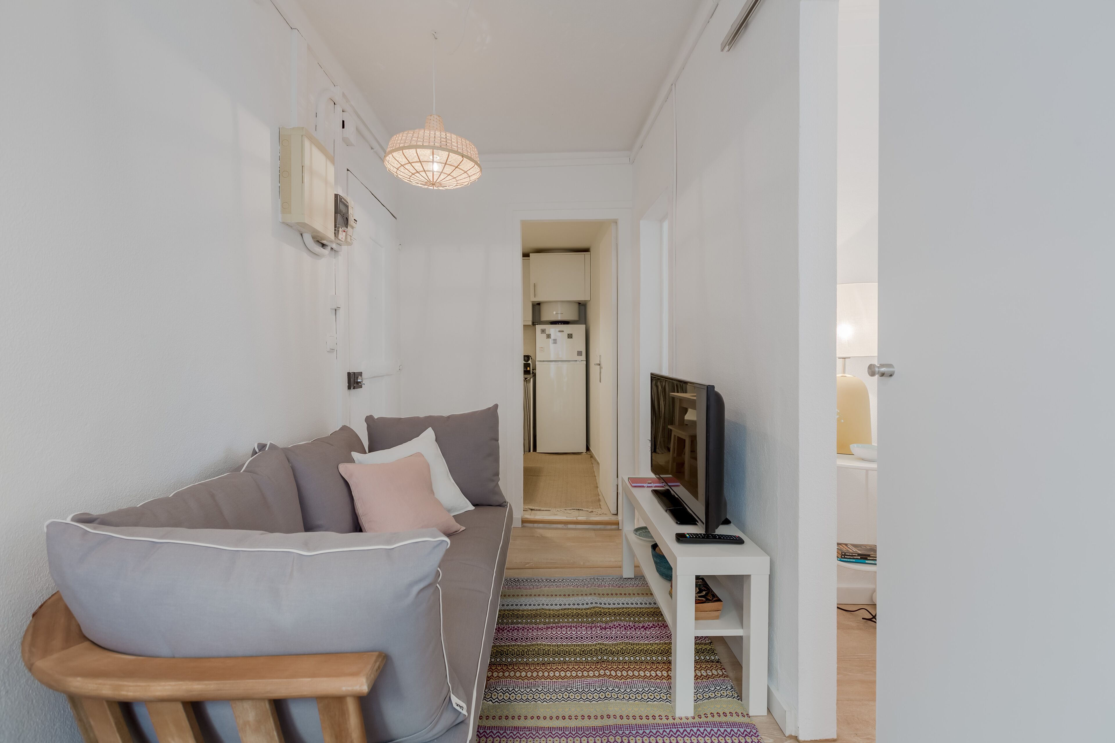 Apartamento, 2 habitaciones | Sala de estar | Una televisión de pantalla plana